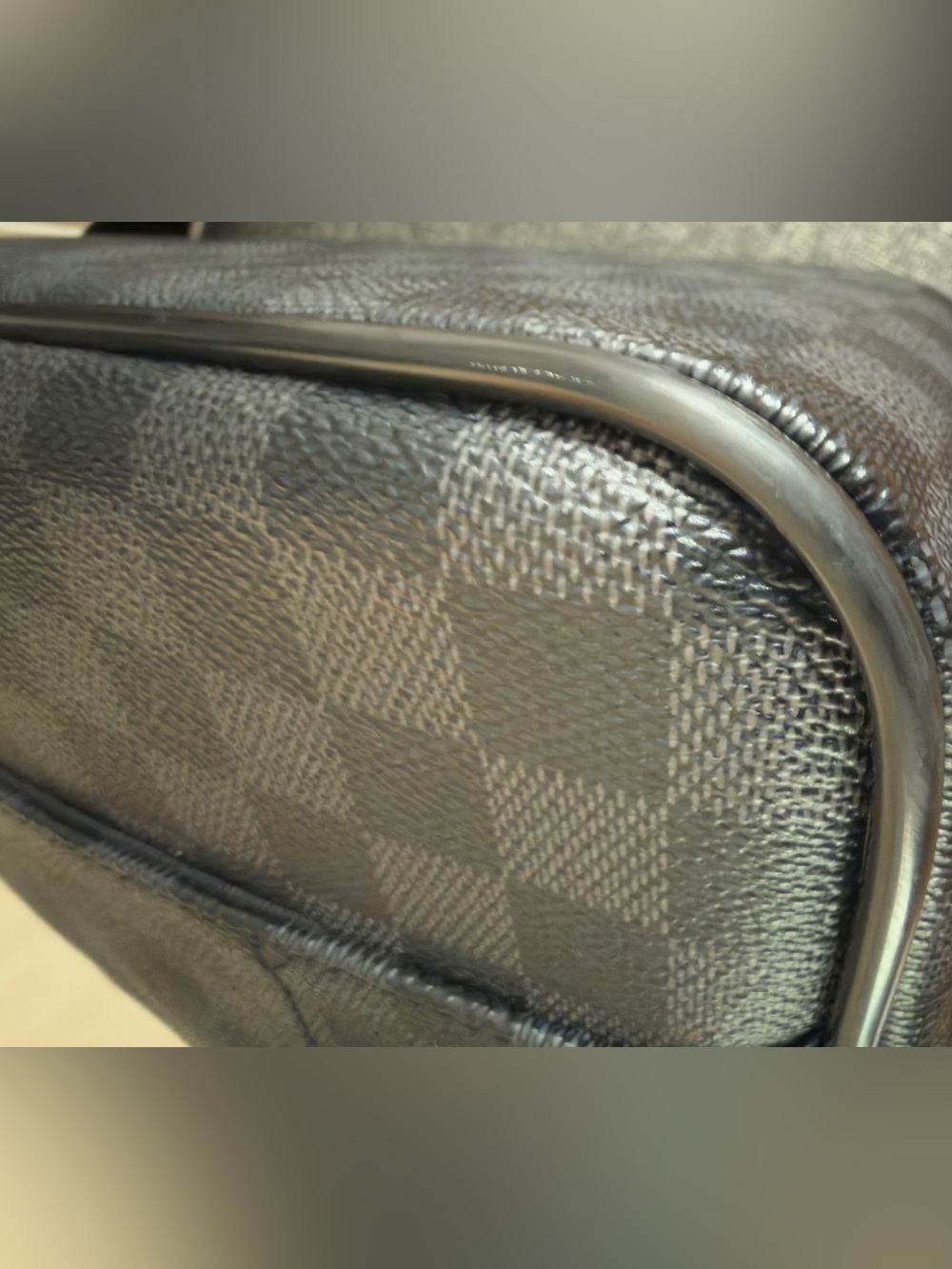 Louis Vuitton Graphite ICare - Picture 7 of 17